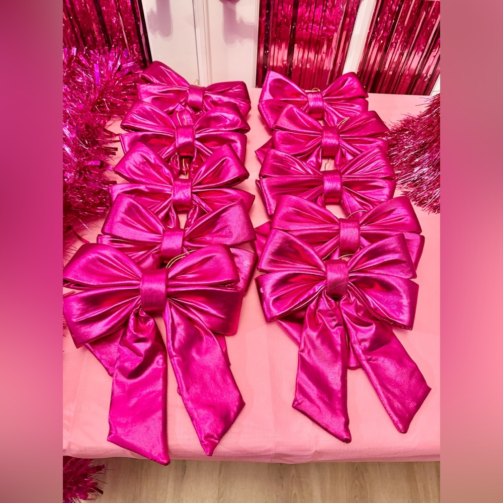 Wondershop Hot Pink Metallic Christmas Bows & Pink Tinsel Garland